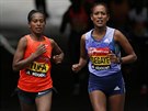 Vítězka Londýnského maratonu Tufaová (vlevo) a její krajanka Tsegayeová.