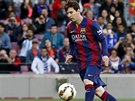 DLOUBÁEK. Lionel Messi si uívá penaltu proti Getafe. Hvzdný útoník...