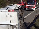 Pi nehod dvou aut ve Spoilovské ulici skonila dodávka na boku. Na míst...