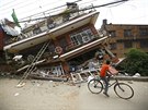 Záchranné práce v Nepálu pokraují. Zemtesení podle OSN postihlo a osm...