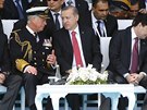 Turecký prezident Recep Tayyip Erdogan mluví s britským princem Charlesem ped...
