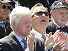 Bývalí amerití prezidenti Bill Clinton a George Bush st. pi uctní památky 16...