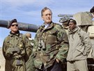 Na Den díkuvzdání navtívil americký prezident George Bush st. vojáky slouící...