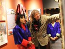 Autor expozice Rudolf vaíek provádl bhútánskou královnu po výstav...