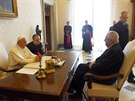 Setkání prezidenta Miloe Zemana s papeem Frantikem.