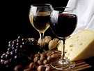 K vínu vám vinai nabídnou napíklad sýry, chléb a pomazánky, na podzim pak...
