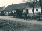 Následky opakovaných náletů stíhacích bombardérů v Miroticích 29. dubna 1945.