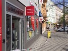 Neznámý pachatel pepadl banku v ulici Moskevská na Praze 10. Pokladní...