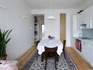 Kuchy (kuchyský nábytek je z IKEA) funguje i jako obývací pokoj a jídelna.
