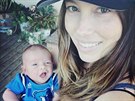 Jessica Bielová a její syn Silas Randal Timberlake (20. dubna 2015)
