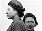 Britská královna Alžběta II. a její sestra, princezna Margaret (Sporle, 30....