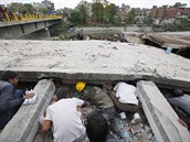 Nepál v sobotu zasáhlo nejhorší zemětřesení za posledních 80 let. (25. dubna...