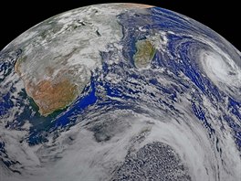 NASA zveejnila fotografii planety Zem, kterou poídila druice Suomi-NPP. Na...