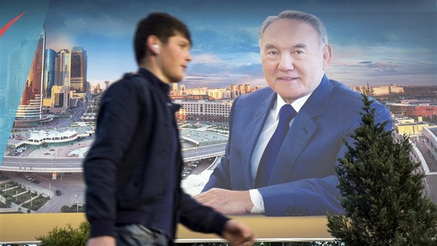 Plakt kazaskho prezidenta Nursultana Nazarbajeva v Almaty (21. dubna 2015)