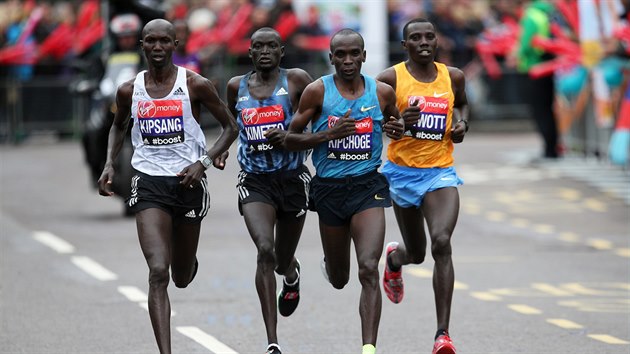 Na trati Londnskho maratonu. Zleva: Wilson Kipsang, Dennis Kimetto, Eliud Kipchoge a Stanley Biwott.