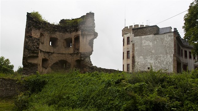 Zbytky hradu na Doubravsk hoe jsou dominantou Teplicka.