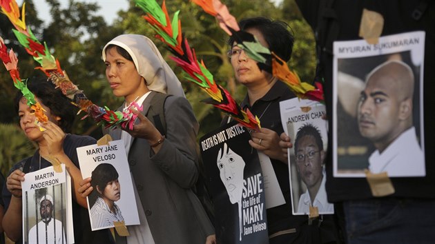 Proti popravm protestovala ped vznic v Jakart ada aktivist (28. dubna 2015)
