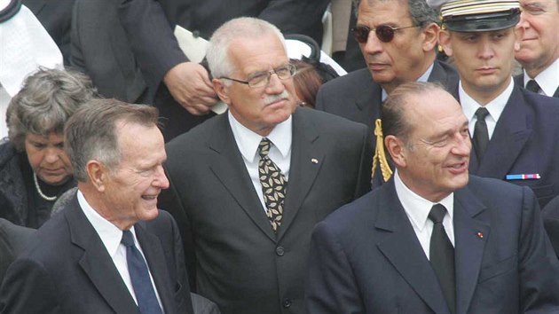 Bval americk prezident George Bush, Vclav Klaus a Jacques Chirac pi pohbu papee Jana Pavla II. ve Vatiknu. (8. dubna 2005)