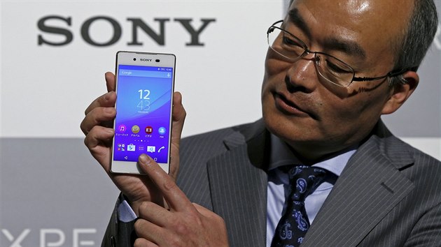 Sony Mobile Communications Inc President and CEO Totoki poses with Sony's new Xperia  Z4 smartphone after a news conference in Tokyo