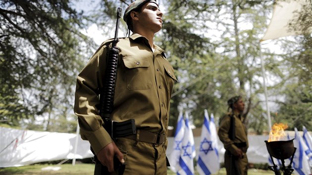 Izrael slavil Den nezvislosti a vzpomnal na vce ne 23 tisc padlch vojk a len bezpenostnch jednotek.