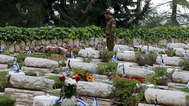 Izrael slavil Den nezvislosti a vzpomnal na vce ne 23 tisc padlch vojk a len bezpenostnch jednotek.