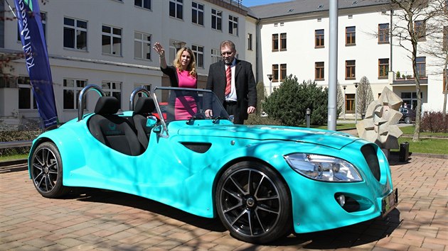 Kraj Vyso�ina v Jihlav� p�edstavil automobil Kaipan. V�tvor �esk�ho v�robce se d� slo�it ze stavebnice. Pokou�et se o to budou od p��t�ho �koln�ho roku studenti p�tice technicky zam��en�ch st�edn�ch �kol v kraji.