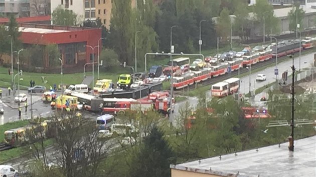 Hromadná nehoda v pražských Modřanech