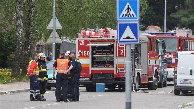 V bytě v Brně-Králově Poli našla policie výbušninu. Na místě jsou i hasiči. (28.4.2015)