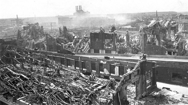 Plze po nletu 25. dubna 1945. kodovka, kter tehdy patila k nejvznamnjm zbrojovkm Tet e, byla po zsahu bomb v troskch.