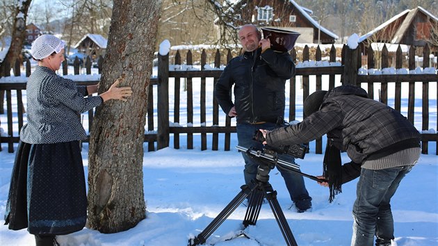 V zimě tvůrci filmu projížděli Valašskem k zachycení místních tradic.