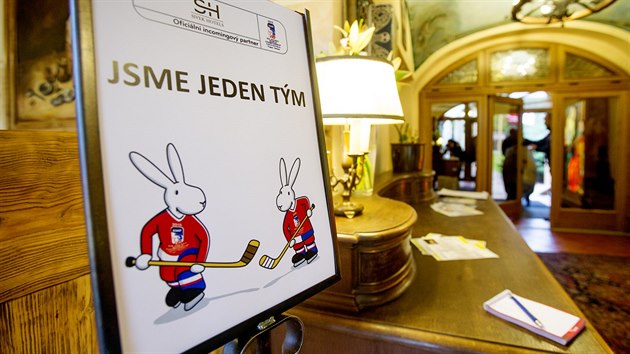 Recepce hotelu Selský dvůr, kde budou v průběhu MS bydlet čeští hokejisté.