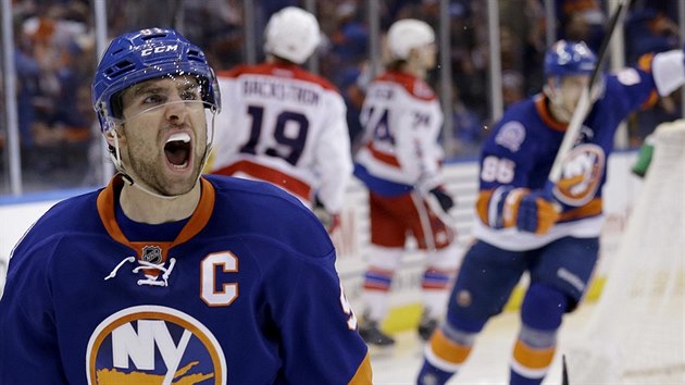 John Tavares z NY Islanders oslavuje svj gl proti Washingtonu.