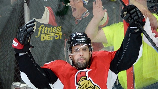 Clarke MacArthur z Ottawy slav gl.