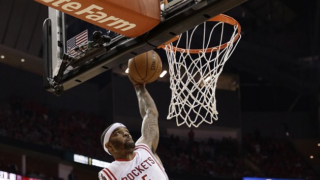 Josh Smith z Houstonu smeuje do koe Dallasu.