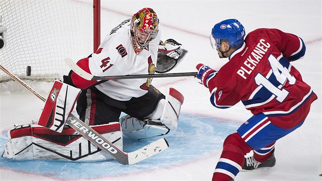 Tom Plekanec z Montrealu nepekonal ottawskho branke Craiga Andersona.