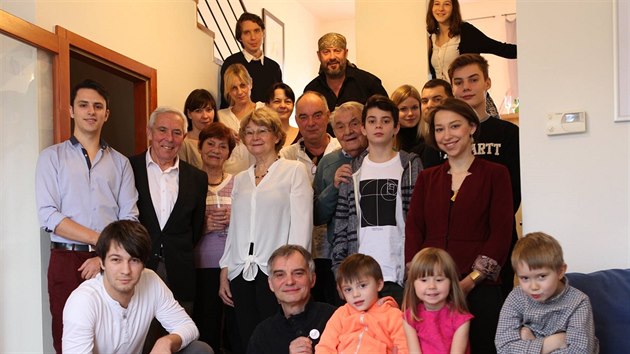 Rodina Trojanových a Pafkových. Na oslav� chybí man�elka Ivana Trojana Klára s...