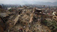Následky zemtesení v nepálském Bachtapúru (26. dubna 2015)