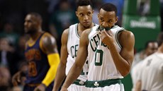 Avery Bradley z Bostonu si koue dres. Jeho tým v sérii s Chicagem nestaí.