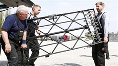 Na bránu do koncentraního tábora Dachau se vrátila replika nápisu "Arbeit mach...