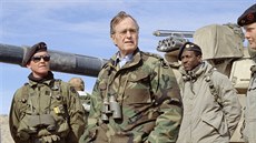 Na Den díkuvzdání navtívil americký prezident George Bush st. vojáky slouící...