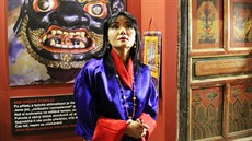 Bhútánská královna si prohlíží výstavu Šangri-la v Jihočeském muzeu v Českých...