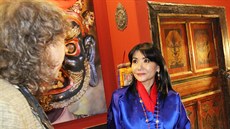 Autor expozice Rudolf Švaříček prováděl bhútánskou královnu po výstavě...