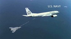První tankování dronu za letu v podání amerického námonictva