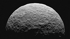 Snímek planetky Ceres poízených sondou Dawn 14. dubna.