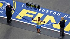 Lelisa Desisa vít�zí v Bostonském maratonu.