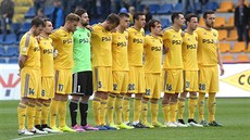 Jihlavtí fotbalisté drí minutu ticha za zesnulou hokejovou legendu Jaroslava...