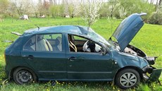 Auto se n�kolikrát p�eto�ilo p�es st�echu, �idi�ka ale na�t�stí utrp�la jen...