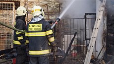 Při požáru v Hrošce na Rychnovsku zemřela žena (24.4.2015).