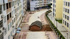 �ínská ekonomika rychle roste a vláda a banky financují výstavbu celých nových...