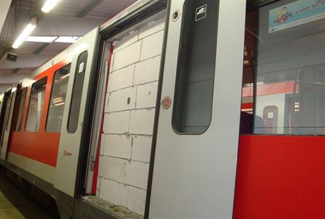 Zazdné dvee v hamburském S-Bahnu (29. dubna 2015)
